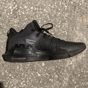 Men's size 11 Nike LeBron v11 witness